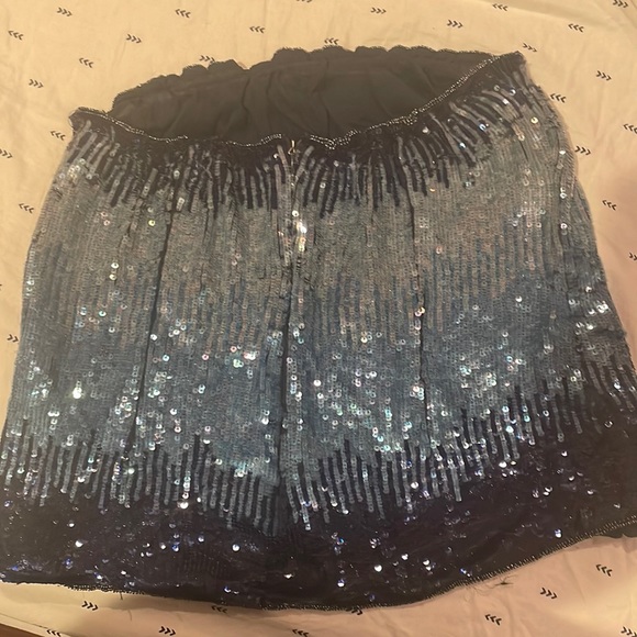 Sparkly Sequenced top with side zipper medium - Picture 5 of 5